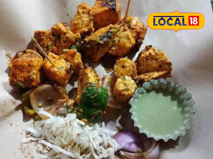  माहिम खाऊ गल्ली हे मुंबईकरांचे आवडते फूड स्पॉट. येथे व्हेज आणि नॉन-व्हेज दोन्ही प्रकारचे स्वादिष्ट पदार्थ मिळतात. गरमा-गरम पावभाजीपासून चविष्ट चिकन तंदूरीपर्यंत सर्व काही इथे अप्रतिम मिळतं. खवय्यांसाठी ही गल्ली म्हणजे खरंच स्वर्ग आहे.