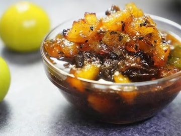 हिवाळ्यात नक्की ट्राय करा आंबट-गोड आवळा लौंजी! चवीसोबत आरोग्यासाठीही फायदेशीर हिवाळ्यात नक्की ट्राय करा आंबट-गोड आवळा लौंजी! चवीसोबत आरोग्यासाठीही फायदेशीर