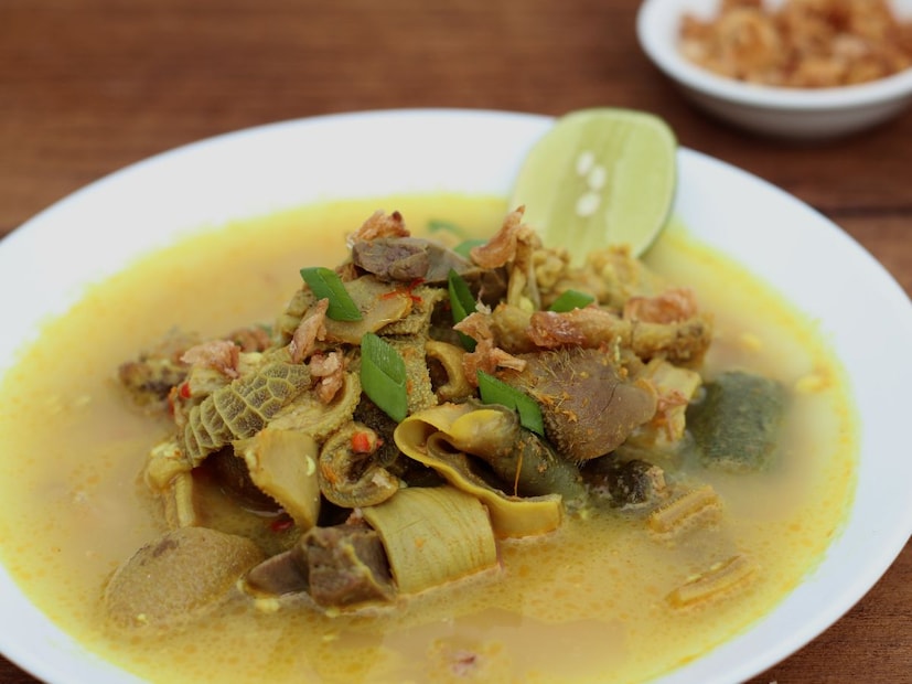 पाया सूप शरीरातील पाण्याचे संतुलन सुधारते आणि थकवा कमी करते. त्यामुळे हिवाळ्यात ते गरमागरम पिणे हा एक उत्कृष्ट नैसर्गिक उपाय ठरू शकतो.