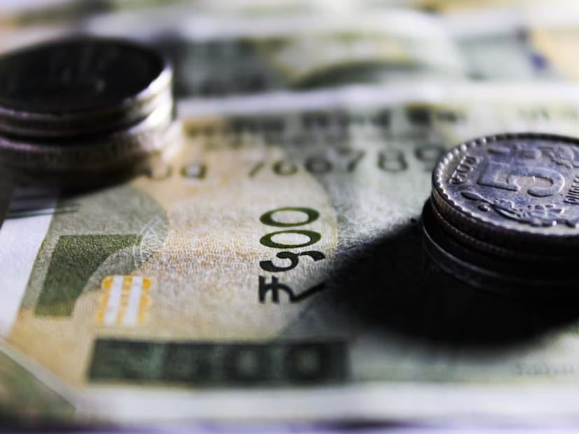 हे उत्तर खासदार आनंद भदौरिया यांच्या प्रश्नाच्या संदर्भात देण्यात आले. त्यांनी सांगितले होते की गेल्या 30 वर्षांत महागाई मोठ्या प्रमाणात वाढल्याने कर्मचारी आणि पेन्शनधारकांना मिळणारा DA आणि DR प्रत्यक्ष महागाईशी ताळमेळ ठेवू शकत नाही. त्यामुळे अनेक कर्मचारी संघटनांची मागणी आहे की किमान 50% DA तरी मूल वेतनात समाविष्ट करावा.