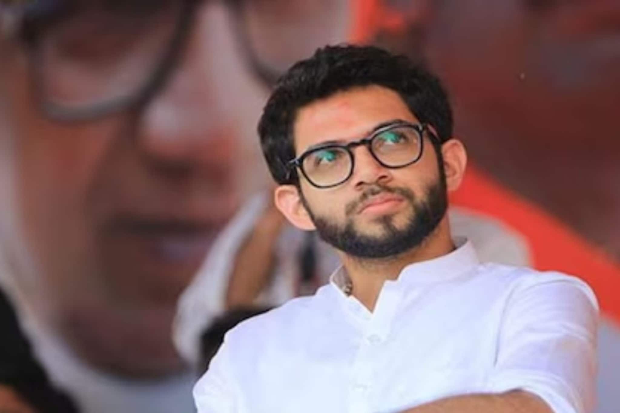 आदित्य ठाकरेंना वरळीत मोठा धक्का, 17 वर्षे सोबत असलेला शिलेदार अखेर बोलला आदित्य ठाकरेंना वरळीत मोठा धक्का, 17 वर्षे सोबत असलेला शिलेदार अखेर बोलला