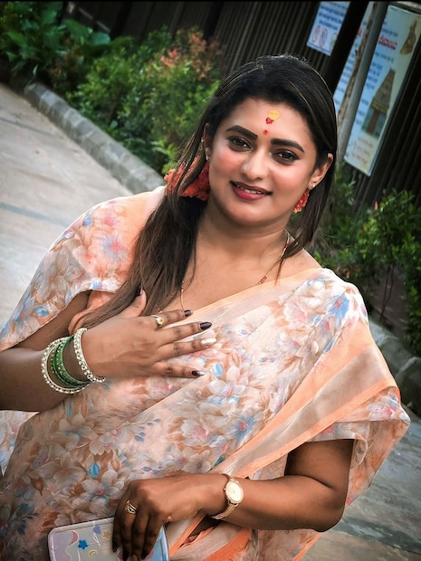 बंगळूरू: चित्रपट आणि मालिकांमध्ये काम करणाऱ्या एका लोकप्रिय अभिनेत्रीला तिच्या विभक्त पतीनेच मुलीचा ताबा मिळवण्यासाठी भर दिवसा अपहरण केल्याचा धक्कादायक प्रकार कर्नाटकमधील बंगळूरू शहरात उघडकीस आला आहे. बंगळूरू: चित्रपट आणि मालिकांमध्ये काम करणाऱ्या एका लोकप्रिय अभिनेत्रीला तिच्या विभक्त पतीनेच मुलीचा ताबा मिळवण्यासाठी भर दिवसा अपहरण केल्याचा धक्कादायक प्रकार कर्नाटकमधील बंगळूरू शहरात उघडकीस आला आहे.