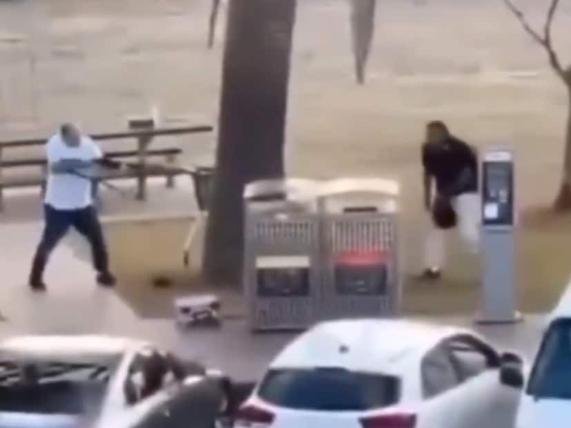 ऑस्ट्रेलियाचे पंतप्रधान अँथनी अल्बनीस यांनीही या धाडसी कृतीचे कौतुक केले. पत्रकार परिषदेत ते म्हणाले, “जे ऑस्ट्रेलियन इतरांना मदत करण्यासाठी धोका असलेल्या दिशेने धाव घेतात, तेच खरे नायक आहेत. त्यांच्या धैर्यामुळे अनेकांचे प्राण वाचले.”