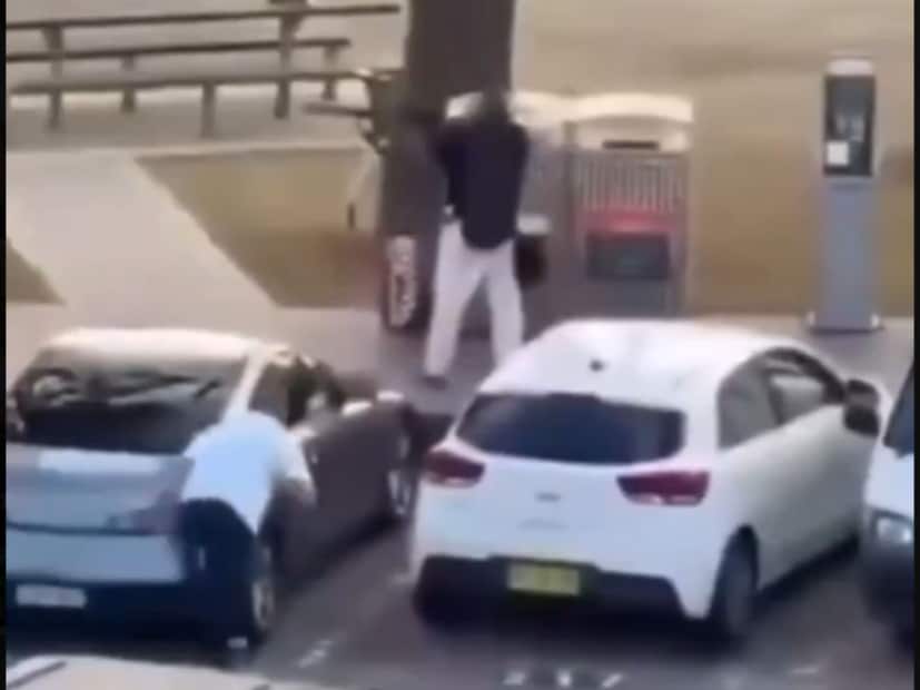 ही धाडसी व्यक्ती म्हणजे अहमद अल-अहमद. रॉयटर्सने दिलेल्या वृत्तानुसार 43 वर्षीय अहमद हे दोन मुलांचे वडील आहेत. ते सिडनीत फळांची छोटी दुकान चालवतात. गोळीबाराच्या गोंधळात त्यांनी स्वतःचा जीव धोक्यात घालून दहशतवाद्याकडे धाव घेतली. याच दरम्यान दुसऱ्या हल्लेखोराने त्यांच्यावर गोळीबार केला आणि अहमद यांना दोन गोळ्या लागल्या. सध्या त्यांच्यावर रुग्णालयात उपचार सुरू असून त्यांची प्रकृती स्थिर आहे आणि धोका टळला आहे, अशी माहिती देण्यात आली आहे.