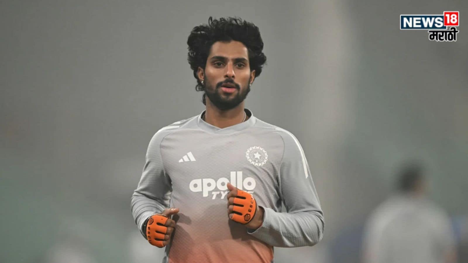 दरम्यान, सामना होणार असल्याची परिस्थिती असताना दुसरीकडे खेळाडूंच्या आरोग्यावर याचा मोठा परिणाम होत असल्याचं पहायला मिळतंय. साडेतीन तास खेळाडूंना याच प्रदुषित हवेखाली खेळावं लागतंय. त्यामुळे बीसीसीआयवर अनेक प्रश्नचिन्ह उपस्थित होत आहेत. 