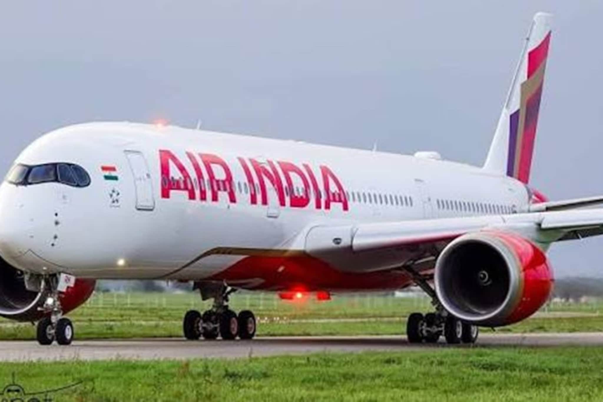 मुंबईत येण्याआधीच हवेत बंद पडलं इंजिन,एअर इंडियाच्या विमानाचं इमर्जन्सी लँडिंग