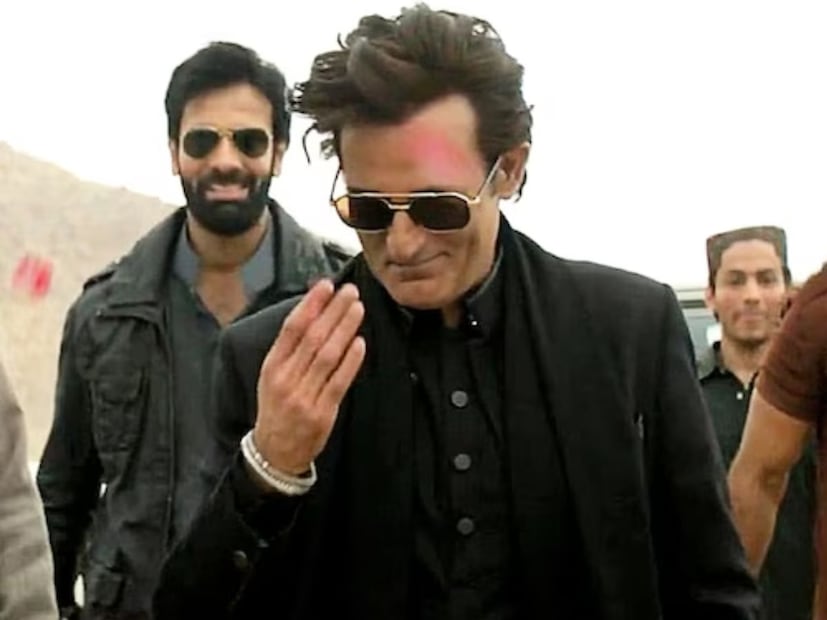  "माझ्यासाठी काम न मिळणं ही खूप वाईट गोष्ट आहे. तो नैराश्याचा काळ असतो,” असं अक्षय खन्ना मिड-डेला म्हणाला होता. "मी सहा महिन्यांच्या सुट्टीकडे पाहणारा माणूस नाही. पण नशिबाने तसे डाव मांडले की मला जबरदस्तीचे ब्रेक घ्यावे लागले. जेव्हा मनाला भिडणारं काम मिळत नाही, तेव्हा खूप अवघड जातं.”, असंही अक्षय खन्ना म्हणाला होता.