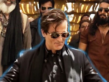 अक्षय खन्नाची एन्ट्री अन् तेजश्री घायाळ, 'रहमान डकैत'साठी शेअर केले खास इमोजी