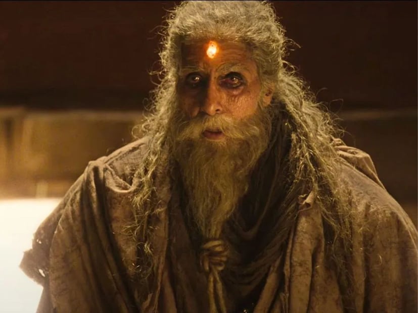  अमिताभ बच्चन यांचा शेवटचा 'कल्कि 2898 एडी' हा चित्रपट प्रेक्षकांच्या भेटीला आला होतात. या बिग बजेट चित्रपटात अमिताभ बच्चन यांच्यासोबत प्रभास, दीपिका पादुकोण आणि कमल हासन हे कलाकार महत्त्वाच्या भूमिकेत होते. या चित्रपटात बिग बी यांनी 'अश्वत्थामा' हे पात्र साकारलं होतं. या चित्रपटाने जगभरात 1000 कोटी रुपयांपेक्षा अधिक गल्ला जमवला.