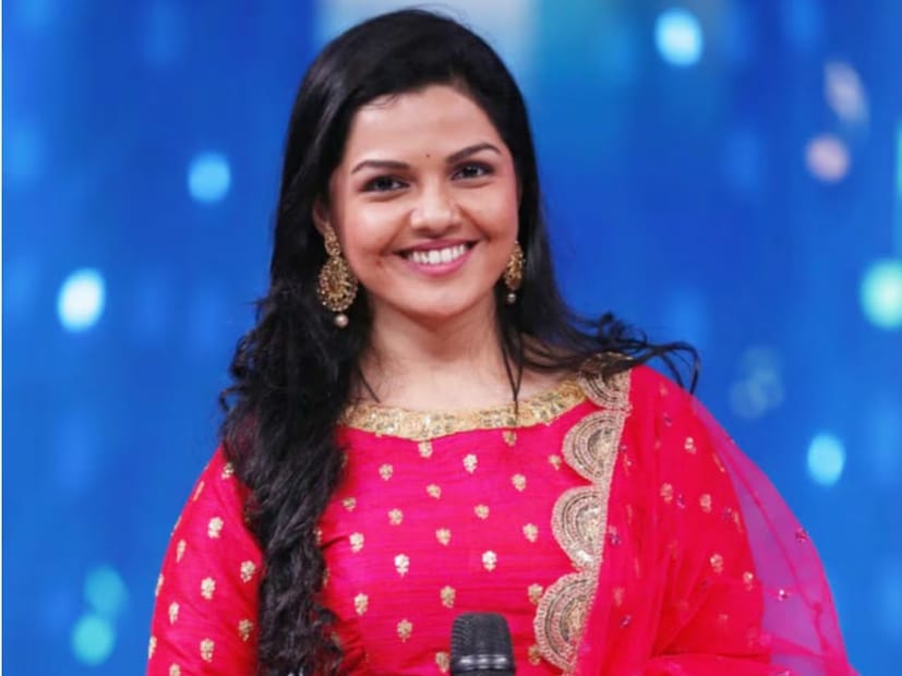  'सारेगमप लिटिल चॅम्प्स'च्या पहिल्या पर्वात शर्यतीत असणाऱ्या आर्या आंबेकरने आता 17 वर्षांनी मोठा खुलासा केला आहे. विनर आधीच कळला असल्याचं आर्या आंबेकर आरपारला दिलेल्या मुलाखतीत म्हणाली आहे.