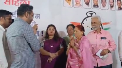 ठाण्यात मोठी उलथापालथ, भाजपात पैसे घेऊन उमेदवारीचा आरोप, ४ माजी नगरसेवकांचा पक्षाला रामराम! ठाण्यात मोठी उलथापालथ, भाजपात पैसे घेऊन उमेदवारीचा आरोप, ४ माजी नगरसेवकांचा पक्षाला रामराम!