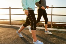 Morning Walk : सकाळी लोक उलटं का चालतात, खरचं Backward Walking ने काही फायदा होतो? कोणी आणि का करावं हे