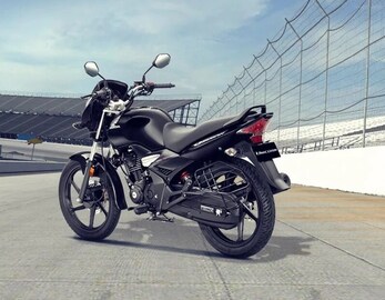 खिशाला परवडणारी अन् दिसायला लय भारी!  नवी कोरी Bajaj Pulsar 150, किंमत आणि फीचर