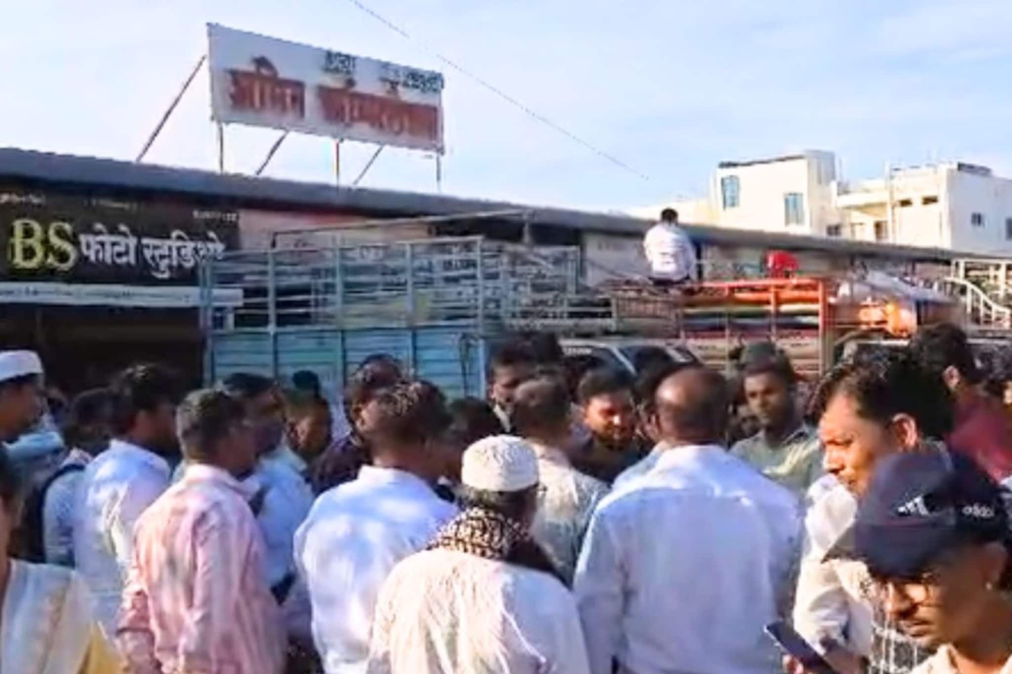 अतिक्रमण काढा, तलाठ्याला जातिवाचक शिवीगाळ करीत गंभीर मारहाण, बीडमध्ये मोठा राडा