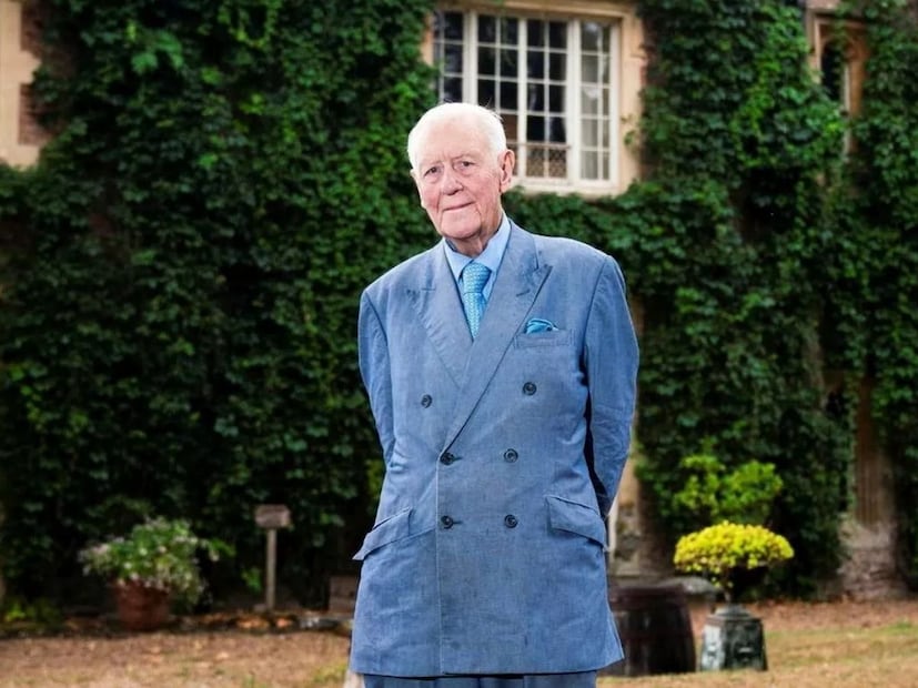 बेन्जामिन स्लॅड असं या व्यक्तीचं नाव. त्यांनी पत्नीसाठी जाहिरात दिली. अगदी पत्नीची नोकरीची ऑफरच त्यांनी देऊ केली आहे. 