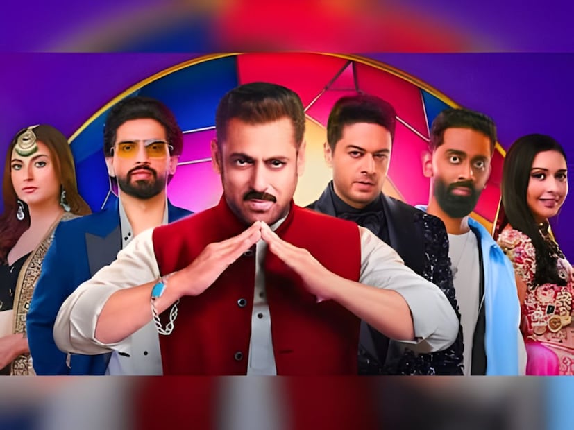  मीडिया रिपोर्टनुसार, 'बिग बॉस 19'च्या विजेत्याला चमकत्या ट्रॉफीसह 50 लाख रुपये बक्षिस म्हणून मिळणार आहेत. त्यामुळे आता या पर्वाचा विजेता कोण होणार याकडे सर्वांचं लक्ष लागलं आहे.