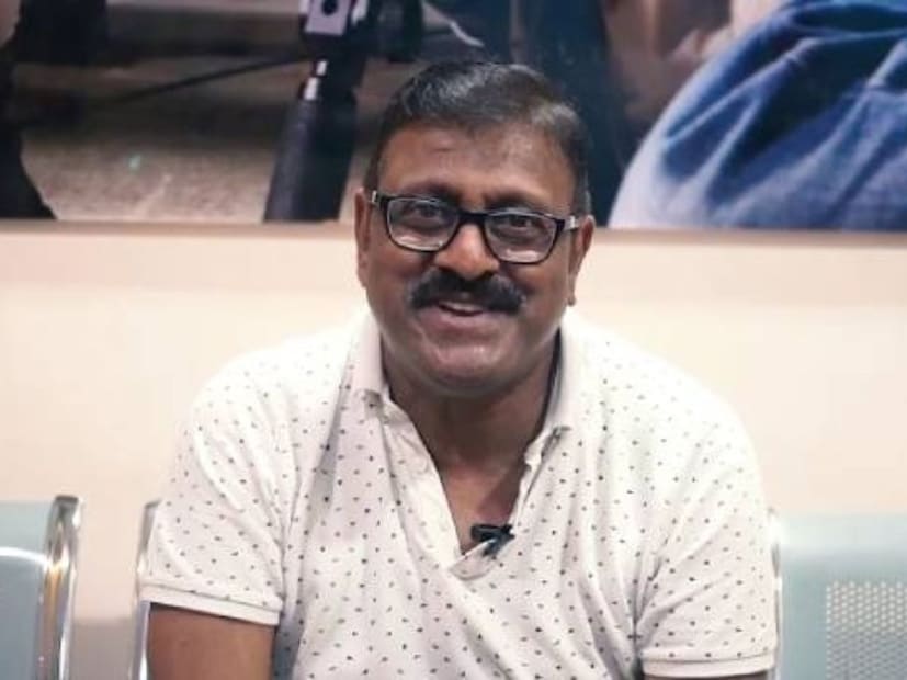  विजय पाटकर (Vijay Patkar) : 'नवरा माझा नवसाचा' या चित्रपटाच्या माध्यमातून संपूर्ण महाराष्ट्रात पोहोचलेले अभिनेते विजय पाटकर यांनी आजवर अनेक विनोदी भूमिका साकारल्या आहेत. आपला हजरजबाबीपणा आणि साधेपणाने ते 'बिग बॉस मराठी'च्या घरात एक फ्रेश वातावरण निर्माण करू शकतील.