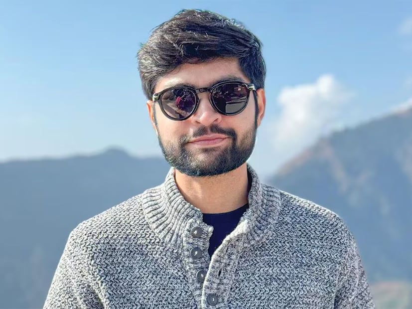  डॅनी पंडित (Danny Pandit) : 'झट पट पटापट'च्या माध्यमातून महाराष्ट्रभर पोहोचलेला सोशल मिडिया स्टार डॅनी पंडित 'बिग बॉस मराठी'च्या सहाव्या पर्वात सहभागी होऊ शकतो. सध्याच्या घडीला ग्राऊंड लेव्हलवर त्याचा फॅन बेस प्रचंड आहे. बेधडक स्पभाव, रोखठोक पर्सनॅलिटी आणि स्ट्राँग प्रेझेंस बिग बॉसच्या घरात जाऊन प्रेक्षकांचं चांगलच एंटरटेनिंग करू शकतो.