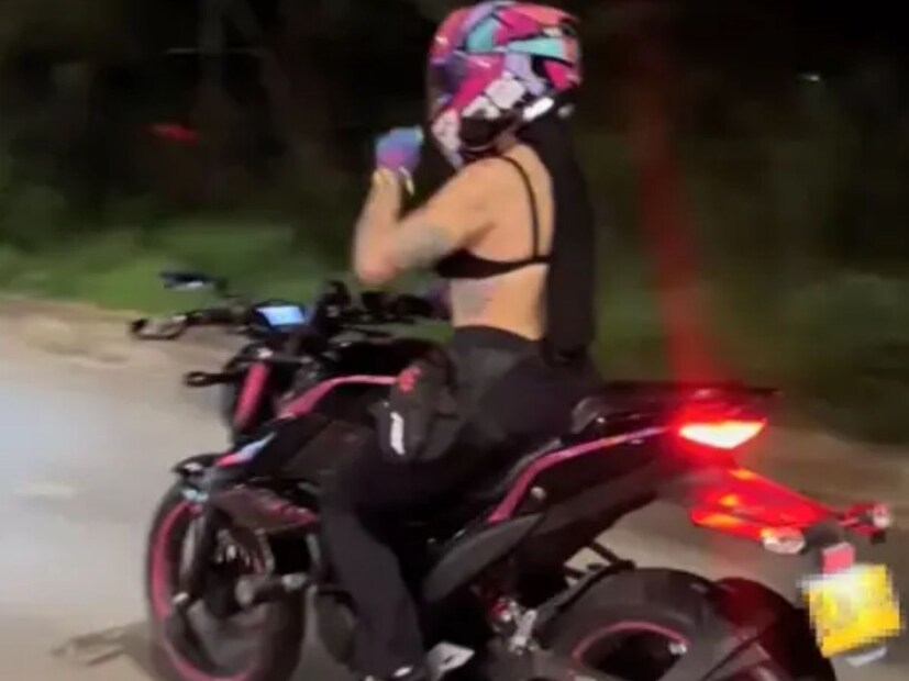 रिपोर्टनुसार ती तिच्या बाईकवरून 2 गाड्यांमधून जाण्याचा प्रयत्न करत होती, तेव्हा तिचं नियंत्रण सुटलं आणि तिची बाईक आधी एका बाजूने जाणाऱ्या कारवर आदळली आणि नंतर दुसऱ्या बाजूने जाणाऱ्या ट्रकने तिला धडक दिली. धडक इतकी तीव्र होती की तिला वाचवण्याचे सगळे प्रयत्न अयशस्वी ठरले.