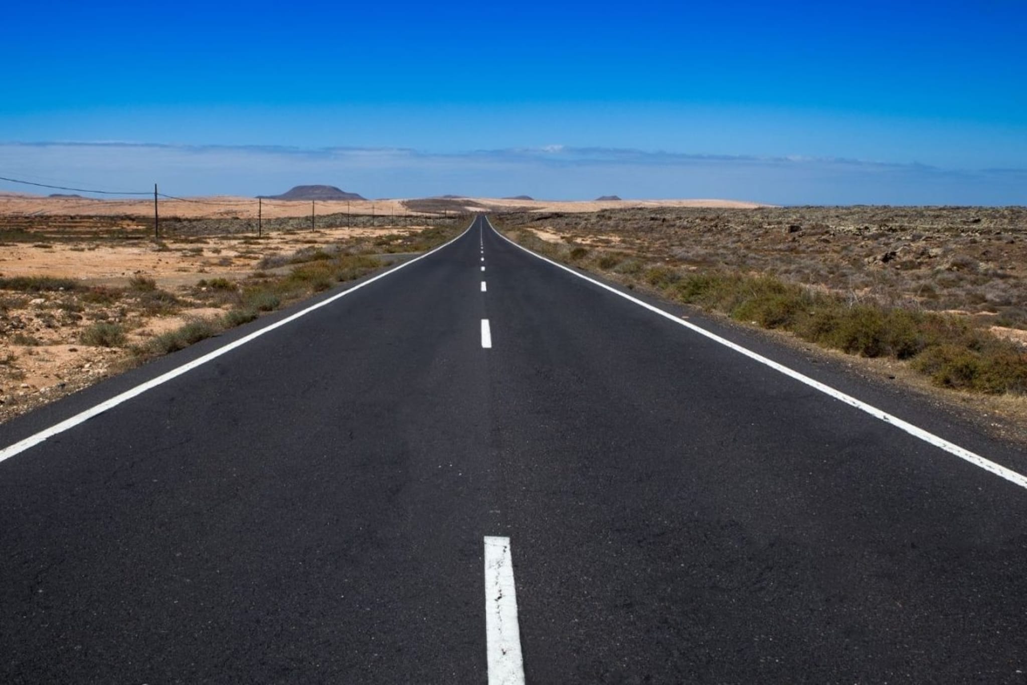 जगात कुठेही जा, रोड काळ्या रंगाचेच का असतात? रस्त्यांना रंग का देत नाहीत? जगात कुठेही जा, रोड काळ्या रंगाचेच का असतात? रस्त्यांना रंग का देत नाहीत?