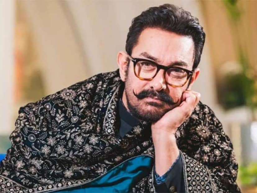  आमिर खान (Aamir Khan) : बॉलिवूडचा मिस्टर परफेक्शनिस्ट अर्थात आमिर खान याने आपल्या 50 व्या वाढदिवशी व्हेजिटेरियन होण्याचा निर्णय घेतला. नॉन व्हेजचे साइड इफेक्ट जाणून घेतल्यानंतर अभिनेत्याने हा निर्णय घेतला आहे.