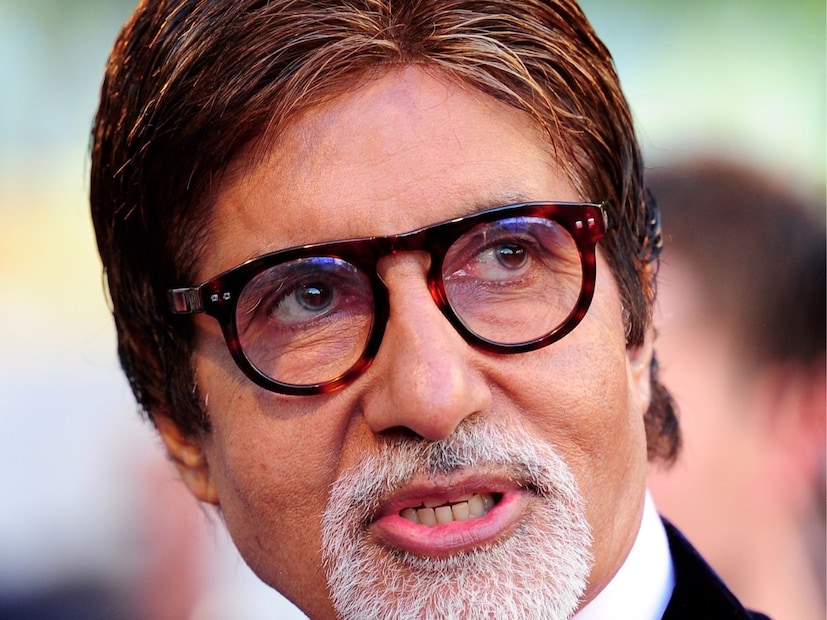 अमिताभ बच्चन (Amitabh Bachchan) : अमिताभ बच्चन आज वयाच्या 82 व्या वर्षीही बॉलिवूडमध्ये सक्रीय आहेत. फिजिकल आणि मेंटल हेल्थकडे लक्ष देत बिग बी यांनी नॉन-व्हेज सोडण्याचा निर्णय घेतला आहे. अमिताभ बच्चन यांच्या आहारात आधी प्रामुख्याने मासांहार असायचा पण आता त्यांनी आपल्या डाएट प्लॅनमध्ये बदल केला आहे. अमिताभ बच्चन (Amitabh Bachchan) : अमिताभ बच्चन आज वयाच्या 82 व्या वर्षीही बॉलिवूडमध्ये सक्रीय आहेत. फिजिकल आणि मेंटल हेल्थकडे लक्ष देत बिग बी यांनी नॉन-व्हेज सोडण्याचा निर्णय घेतला आहे. अमिताभ बच्चन यांच्या आहारात आधी प्रामुख्याने मासांहार असायचा पण आता त्यांनी आपल्या डाएट प्लॅनमध्ये बदल केला आहे.