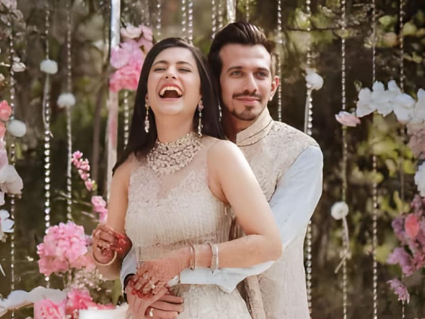 युजवेंद्र चहल-धनश्री वर्मा (Yuzvendra Chahal Dhanashree Verma) : 2025 या वर्षाची सुरुवातच युजवेंद्र चहल आणि धनश्री वर्मा यांच्या नात्यात दुरावा आल्याच्या चर्चांनी झाली. भारतीय क्रिकेटर युजवेंद्र चहल आणि कोरिओग्राफर धनश्री वर्मा यांच्या लग्नाची चांगलीच चर्चा होती. अखेर 2025 मध्ये त्यांनी अधिकृतरित्या विभक्त होण्याचा निर्णय घेतला. युजवेंद्र चहल-धनश्री वर्मा (Yuzvendra Chahal Dhanashree Verma) : 2025 या वर्षाची सुरुवातच युजवेंद्र चहल आणि धनश्री वर्मा यांच्या नात्यात दुरावा आल्याच्या चर्चांनी झाली. भारतीय क्रिकेटर युजवेंद्र चहल आणि कोरिओग्राफर धनश्री वर्मा यांच्या लग्नाची चांगलीच चर्चा होती. अखेर 2025 मध्ये त्यांनी अधिकृतरित्या विभक्त होण्याचा निर्णय घेतला.