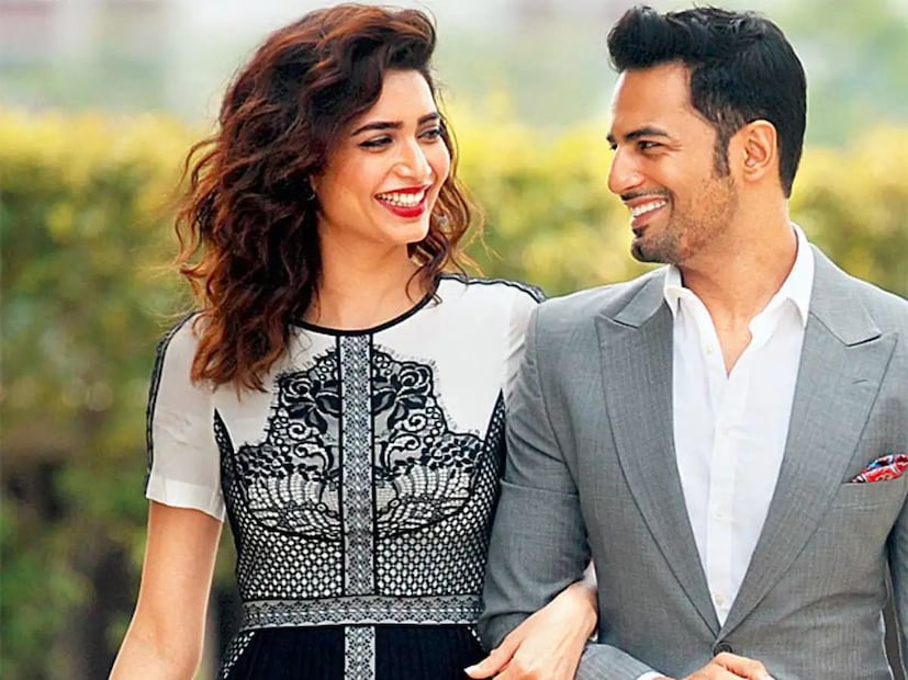  करिश्मा तन्न आणि उपेन पटेल (Karishma Tanna Upen Patel) : 'बिग बॉस'मधील लोकप्रिय जोडपं उपेन पटेल आणि करिश्मा तन्न यांनी 'नच बलिए' या रिअॅलिटी शोमध्ये एकत्र काम केलं होतं. त्यांच्या लव्हस्टोरीची इंडस्ट्रीत चांगलीच चर्चा झाली. पण त्यांची ही लव्हस्टोरी अधुरीच राहिली.