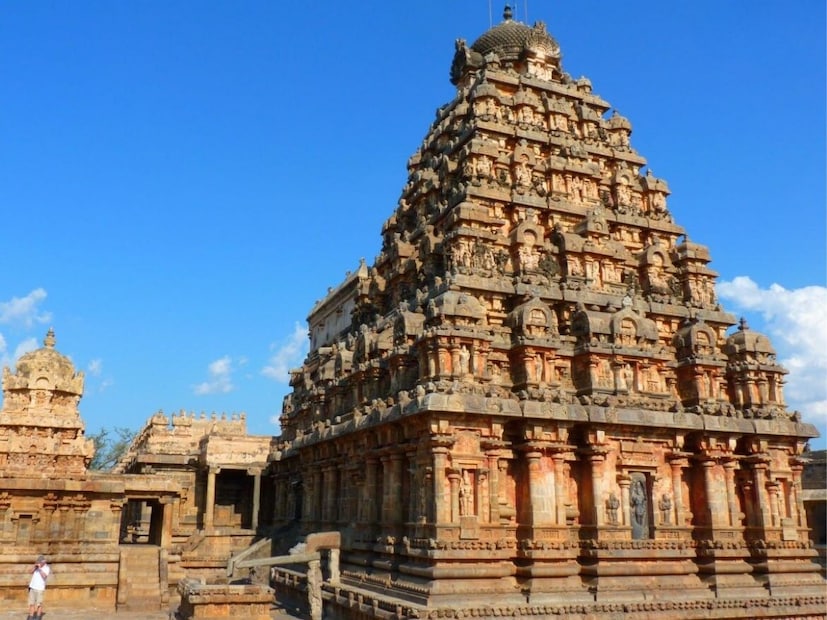 मंदिराच्या बुरुजाची रचना अशा प्रकारे केली आहे की दुपारी त्याची सावली जमिनीवर पडत नाही. हे शास्त्रज्ञ आणि भक्तांना अजूनही गोंधळात टाकत आहे. शास्त्रज्ञांना अद्याप हे रहस्य उलगडलेलं नाही. असं म्हटलं जातं की मंदिराची रचना अशा प्रकारे केली आहे की त्याची सावली जमिनीवर पोहोचत नाही.