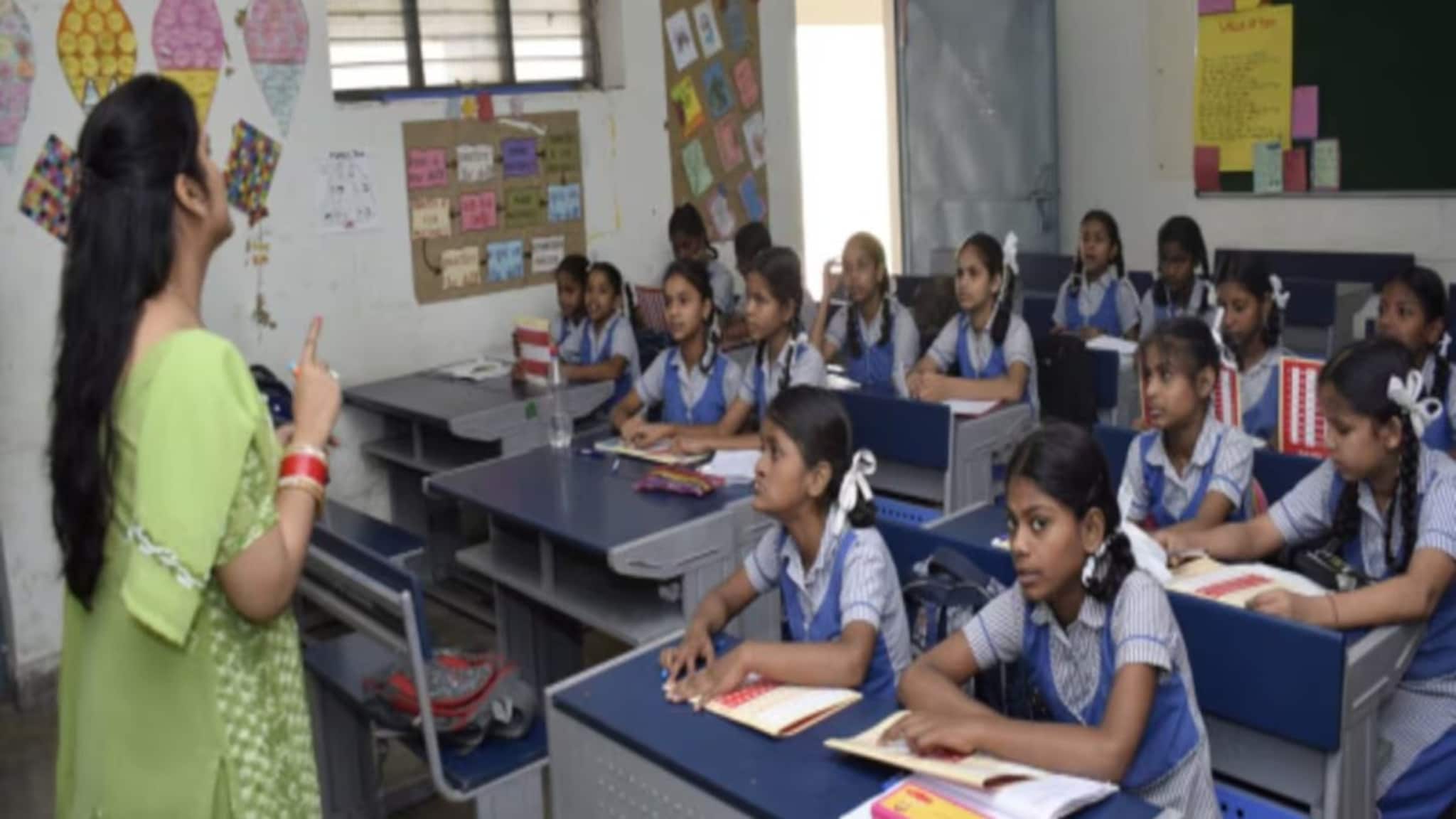 CBSE Recruitment 2025: सीबीएसई बोर्डाच्या शाळेत प्रोफेसर व्हायचंय? अर्ज भरण्याची शेवटची तारीख आली जवळ; लगेचच करा घाई