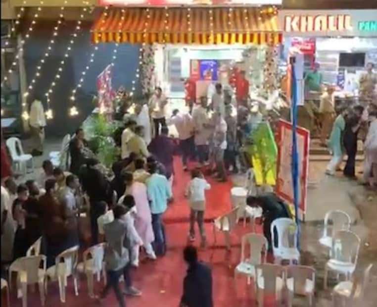 अचानक गॅसच्या फुग्यांचा मोठा स्फोट होऊन परिसरात आग लागली.   सुदैवाने पाटील यांना  कोणतीही गंभीर दुखापत झाली नाही.