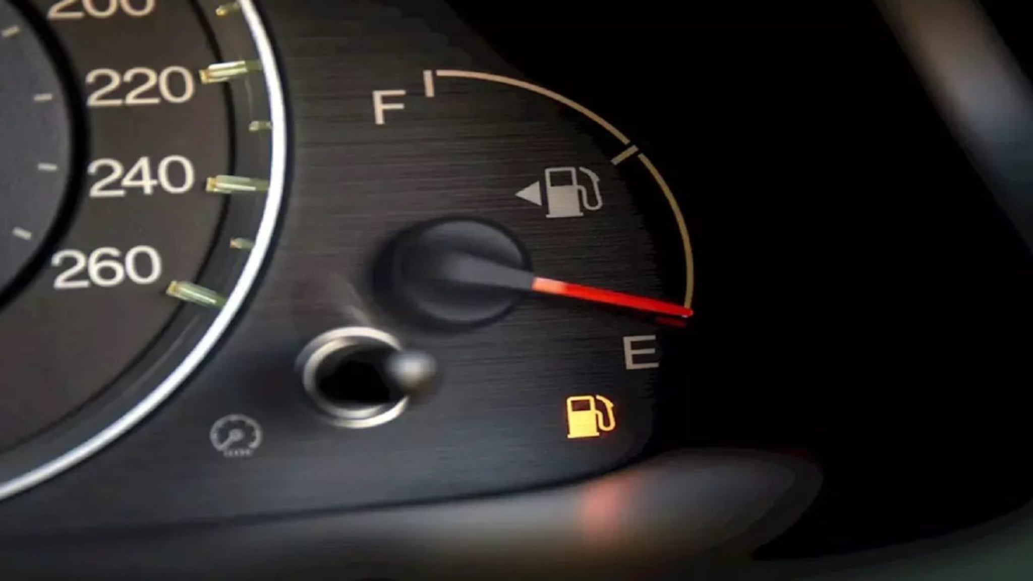 हिवाळ्यात अशी करा पेट्रोलची बचत! कार चालवताना करा हे 5 आवश्यक काम 