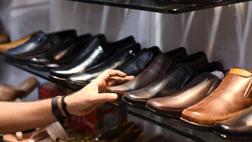 6 महिन्याची वॉरंटी आणि महिनाभरातच चप्पल तुटली; आता दुकानाच्या मॅनेजरला होणार अटक