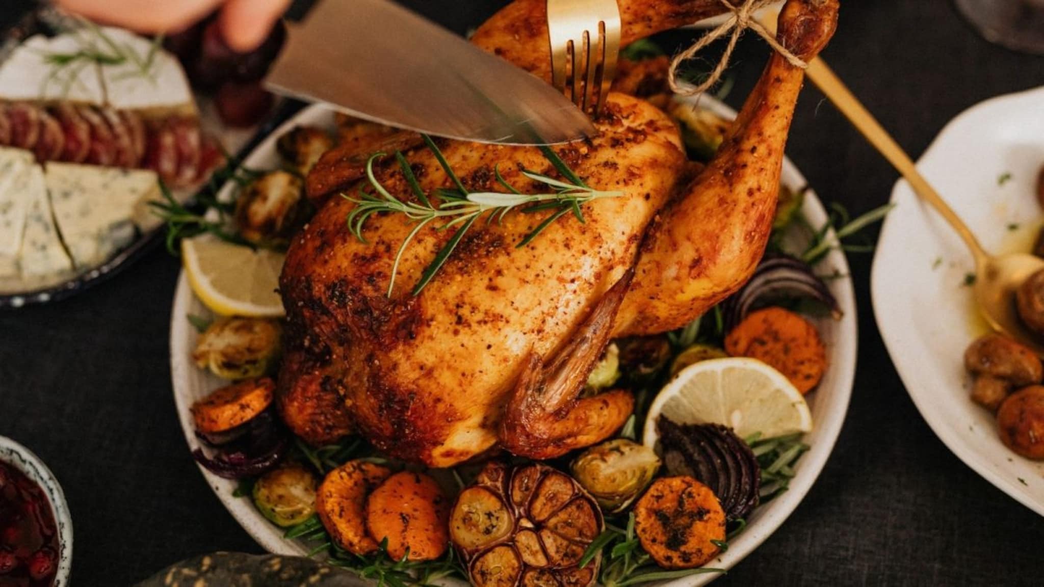 Chicken : सगळे आवडीने खात असलेल्या चिकनच्या या भागात असतं 'विष'; चुकूनही खाऊ नका