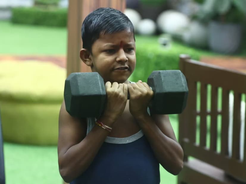  छोटा पुढारी डॉक्टरांच्या सल्ल्याने डाएट, फिटनेस आणि स्किन केअर रुटिनची काळजी घेतो. आपल्या दररोजच्या आहारात चपाती, भाजी आणि आठवड्यातून एकदा चिकन तो खातो.