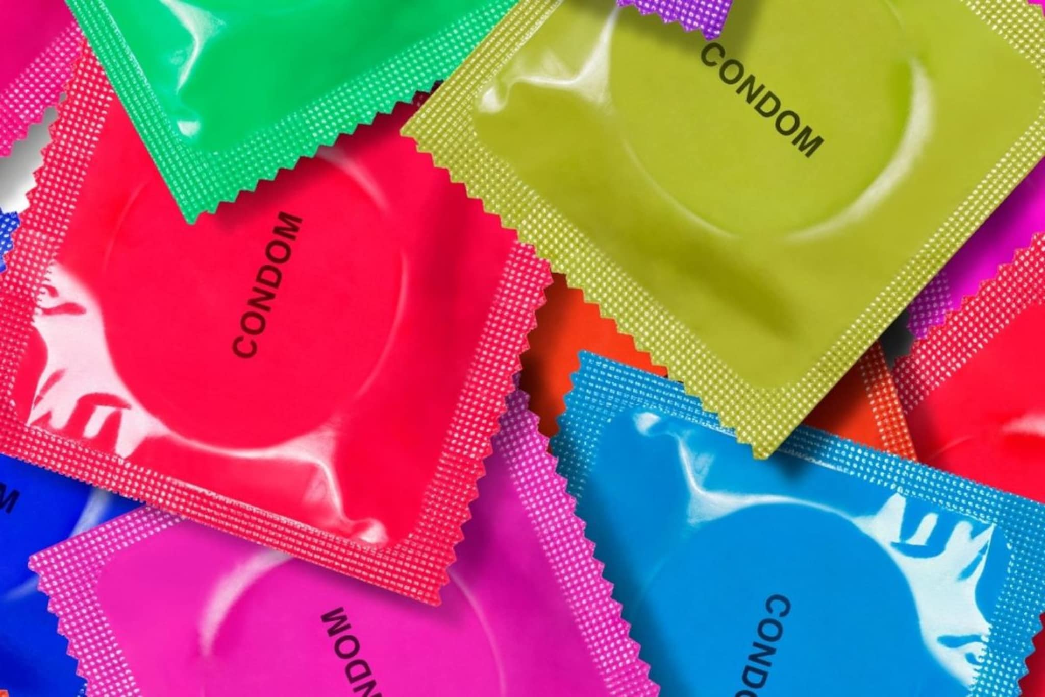 बाबो! व्यक्तीने एका वर्षात ऑनलाईन खरेदी केले 1 लाखांचे कंडोम, त्याचं केलं काय?