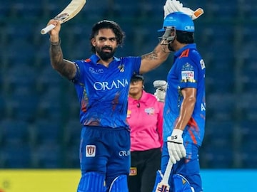 तेजस्वीनंतर आणखी एका नेत्याच्या मुलाची IPL मध्ये एन्ट्री, आई-वडील दोघंही खासदार! तेजस्वीनंतर आणखी एका नेत्याच्या मुलाची IPL मध्ये एन्ट्री, आई-वडील दोघंही खासदार!