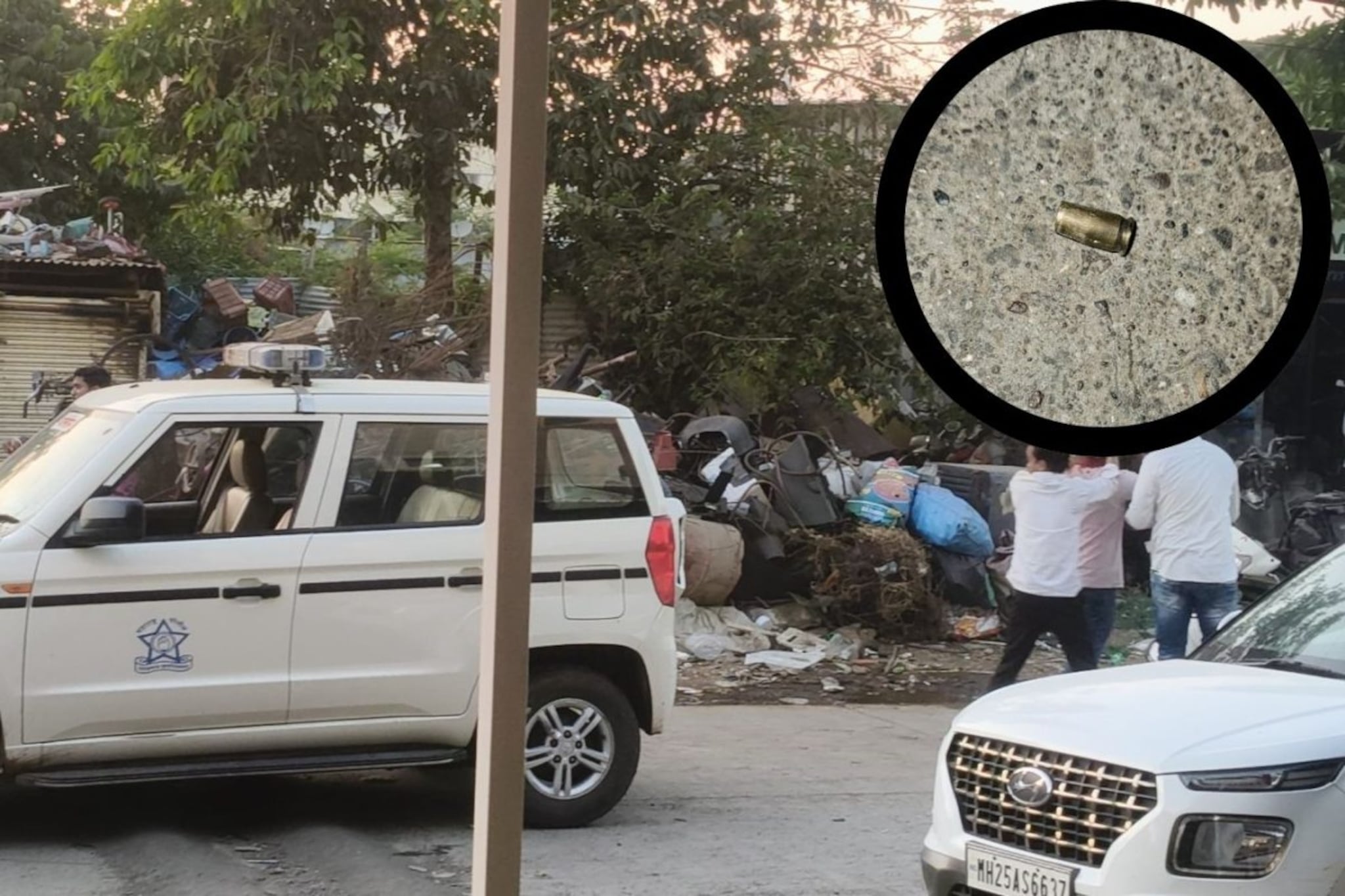 निकालाआधीच तुळजापूरमध्ये वाद चिघळला; उमेदवाराच्या घराबाहेर गोळीबार निकालाआधीच तुळजापूरमध्ये वाद चिघळला; उमेदवाराच्या घराबाहेर गोळीबार