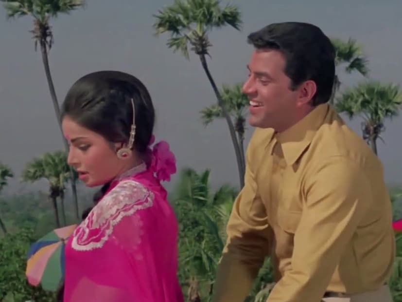  बॉलिवूडमध्ये आजवर अनेक गाणी आली आहेत. पण त्यातील काहीच गाण्यांनी प्रेक्षकांना मंत्रमुग्ध केलं. धर्मेंद्र आणि राखी यांचं 55 वर्षांपूर्वी आलेलं एक रोमँटिक गाणं आजही सोशल मीडिया ते युट्यूबपर्यंत सर्वत्र लोकप्रिय आहे.