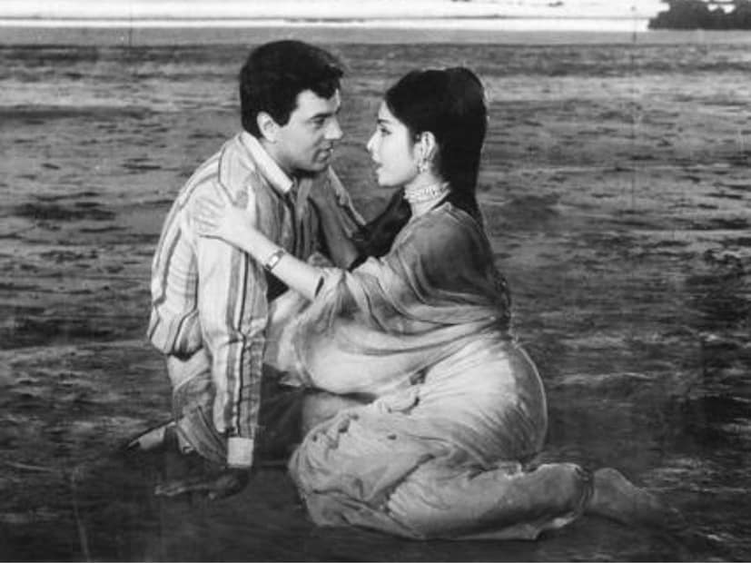  धर्मेंद्र आणि राखी गुलजार यांच्या जोडीने 'जीवन मृत्यू' या चित्रपटाच्या माध्यमातून बॉक्स ऑफिस चांगलच गाजवलं. आनंद बक्शी यांनी या गाण्याचे बोल लिहिले होते. तर लता मंगेशकर आणि मोहम्मद रफी यांनी हे गाणं गायलं होतं. लक्ष्मीकांत प्यारेलाल यांनी या गाण्याला संगीत दिलं होतं.