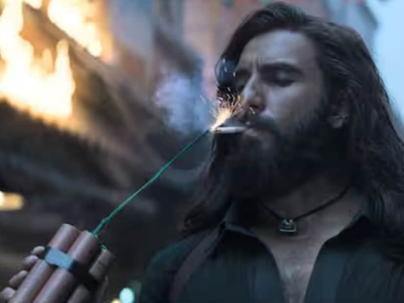 2025ची मोस्ट अवेटेड फिल्म ‘धुरंधर’ रिलीज होताच बॉक्स ऑफिसवर धमाका करत आहे. ओपनिंग डेनंतर दुसऱ्या दिवशीही या चित्रपटाने जबरदस्त कमाई केली आहे. फक्त दोन दिवसांत ‘धुरंधर’ने भारतात 50 कोटींचा टप्पा पार केला आहे. जर अशीच गती कायम राहिली तर आणखी दोन दिवसांत हा चित्रपट 100 कोटी क्लबमध्ये सहज प्रवेश करू शकतो. 2025ची मोस्ट अवेटेड फिल्म ‘धुरंधर’ रिलीज होताच बॉक्स ऑफिसवर धमाका करत आहे. ओपनिंग डेनंतर दुसऱ्या दिवशीही या चित्रपटाने जबरदस्त कमाई केली आहे. फक्त दोन दिवसांत ‘धुरंधर’ने भारतात 50 कोटींचा टप्पा पार केला आहे. जर अशीच गती कायम राहिली तर आणखी दोन दिवसांत हा चित्रपट 100 कोटी क्लबमध्ये सहज प्रवेश करू शकतो.