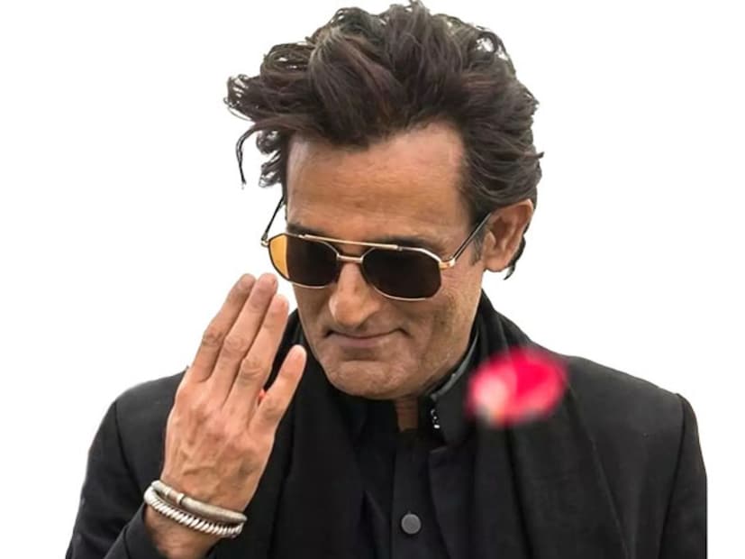 रहमानची खरी ताकद त्याची बंदूक नसून, राजकारणाशी असलेले त्याचे जवळचे संबंध होते. लियारी हा पाकिस्तान पीपल्स पार्टी (PPP) चा बालेकिल्ला असल्याने, अनेक नेत्यांनी त्याला आश्रय दिला होता.