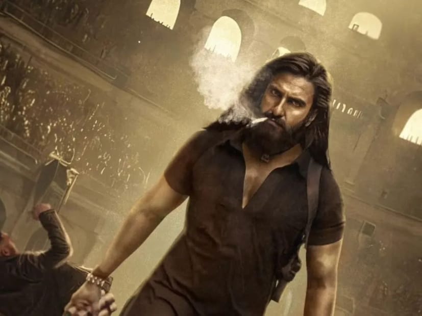  रणवीर सिंहचा चित्रपटातील वावर खूपच भीतीदायक आहे. त्याचं काम उत्तम झालं आहे. रहमान बचोलच्या भूमिकेत दिसणाऱ्या अक्षय खन्नाच्या कामाचंही करावं तेवढं कौतुक कमीच आहे. कमी संवाद असूनही एक्सप्रेशनच्या जोरावर त्याने प्रेक्षकांमध्ये विशेष स्थान निर्माण केलं आहे. एकंदरीत सर्वच कलाकारांची कामं चांगली झाली आहेत.