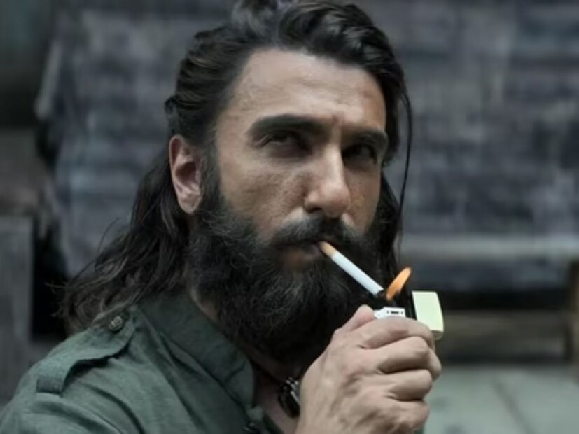  आदित्य धर 'धुरंधर' या चित्रपटाचा निर्मिता आणि लेखक आहे. तो एक हुशार दिग्दर्शकच नव्हे तर बुद्धिमान लेखकदेखील आहे हे त्याने या चित्रपटाच्या माध्यमातून सज्ज केलं आहे. शाश्वत सचदेवचं संगीत आणि इरशाद कामिलचे बोल असं परफेक्ट कॉम्बिनेशन असलेलं या चित्रपटाचं म्युझिक आहे. बॅकग्राऊंड स्कोअरदेखील दमदार आहे. तुम्हाला देशभक्तीबाबतचे चित्रपट आवडत असतील तर तुम्ही 'धुरंधर' हा चित्रपट नक्की पाहा.