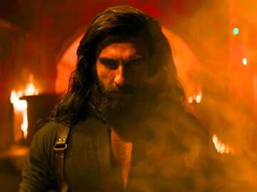 Dhurandhar ची हवा डोक्यात गेली? फरहान अख्तरच्या Don 3 मधून रणवीर सिंहची एक्झिट!