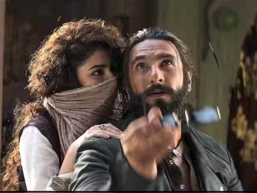 मोहम्मद आमिर यांनी सांगितले की हा चित्रपट PPP, तिचे नेते आणि समर्थकांविरोधात द्वेष पसरवणारा आहे. त्यांनी पाकिस्तान दंड संहितेतील मानहानी, दंगलीला चिथावणी देणे आणि समाजात तेढ निर्माण करणे या कलमांचा हवाला दिला आहे. याचिकाकर्त्याने आधी पोलिसांकडे तक्रार दिली होती. मात्र पोलिसांनी कोणतीही कारवाई केली नाही. त्यामुळे अखेर न्यायालयात धाव घ्यावी लागल्याचे त्यांनी सांगितले.