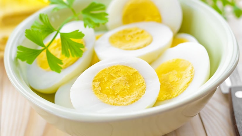 अंड्याचा इन्सुलिन्स इंडेक्स चांगला आहे, ज्यामुळे शुगर कंट्रोलमध्ये राहते, थकवा जाणवत नाही. अंडं लिव्हर आणि मेंदूसाठीही चांगलं. यात कोलिन नावाचा घटक असतं, जो मेंदूच्या आरोग्यासाठी, बुद्धीसाठी चांगला.