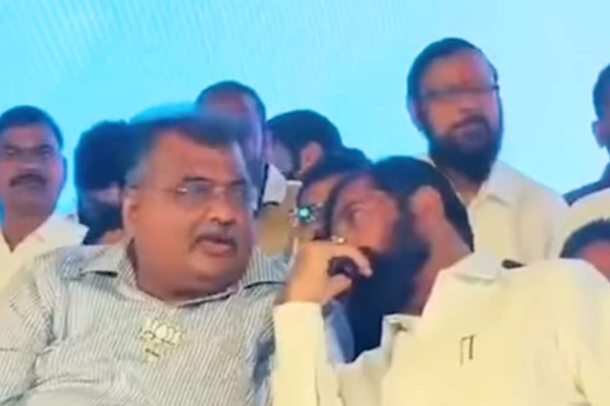 Eknath Shinde Ravindra Chavan: व्यासपीठावर केमिस्ट्री दिसली पण भाषणात सूर जुळेना, शिंदे-चव्हाण एकाच मंचावर, नेमकं घडलं काय? Eknath Shinde Ravindra Chavan: व्यासपीठावर केमिस्ट्री दिसली पण भाषणात सूर जुळेना, शिंदे-चव्हाण एकाच मंचावर, नेमकं घडलं काय?