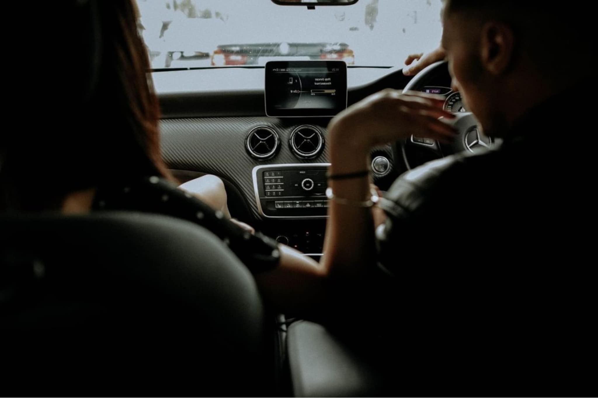 Shocking! एक्स्प्रेस-वेवरून गाडी नेली आणि लीक झाला कपलचा Private Video; कसा काय?