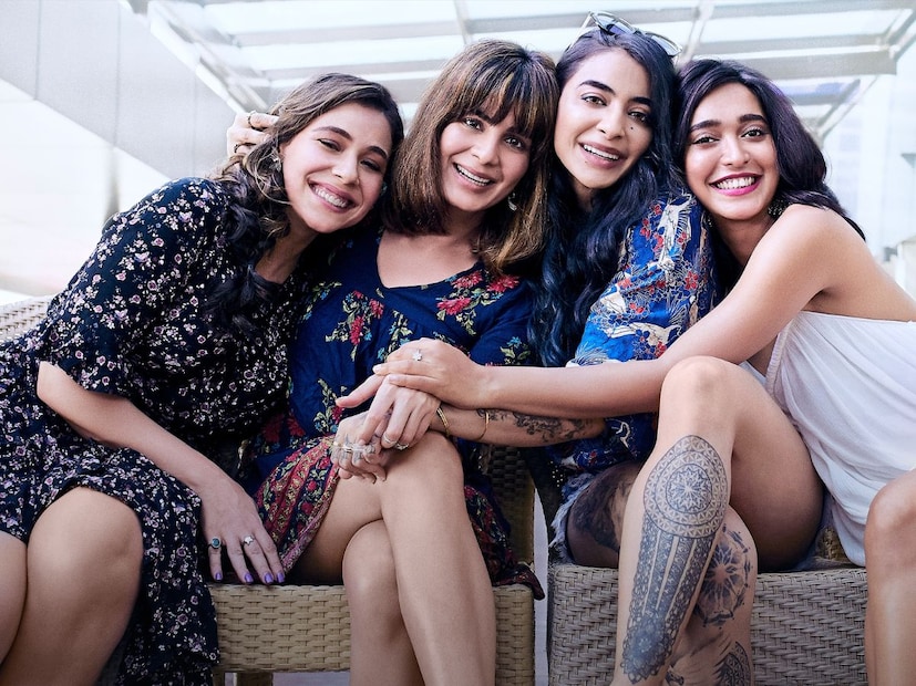  'फोर मोर शॉट्स प्लिज' ही एक कॉमेडी-ड्रामा सीरिज आहे. सिद्धी, उमंग, दामिनी आणि अंजना या चार मैत्रीणींच्या आयुष्यावर बेतलेली ही सीरिज आहे. चार मैत्रीणींपैकी दोन जणी 30 वर्षांच्या आहेत. तर दोन जणी 20 वर्षांच्या आहेत. मुंबईत राहणाऱ्या या चार जणी प्रेमात पडतात, चुका करतात, एकमेकांना सावरतात, असं सर्वकाही प्रेक्षकांना या सीरिजमध्ये पाहायला मिळेल.